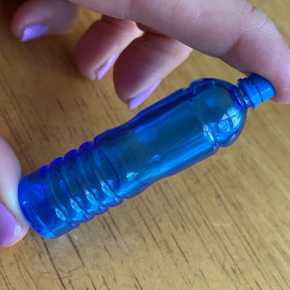 BARBIE DOLL ACCESSORIES DIORAMA KITCHEN FOOD WATER BOTTLE PLAYSET - Picture 2 of 5